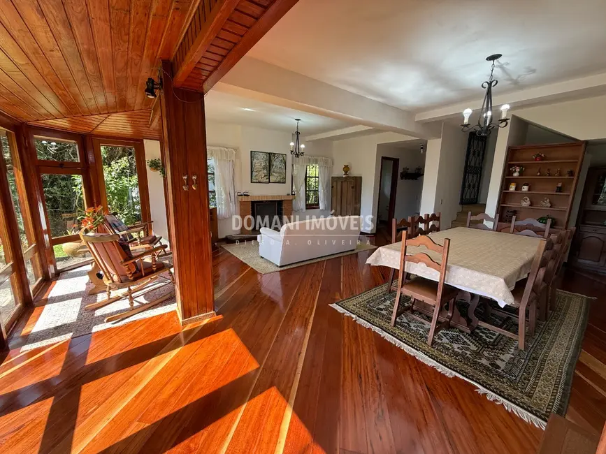 Casa com 4 quartos à venda, 248m2 em Campos Do Jordao - SP - imagem 8 Foto 8 de Casa com 4 quartos à venda, 248m2 em Campos Do Jordao - SP