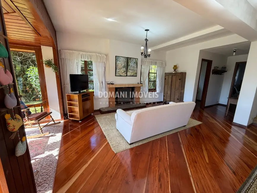 Casa com 4 quartos à venda, 248m2 em Campos Do Jordao - SP - imagem 9 Foto 9 de Casa com 4 quartos à venda, 248m2 em Campos Do Jordao - SP