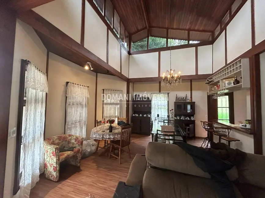 Foto 3 de Casa com 3 quartos à venda, 117m2 em Campos Do Jordao - SP