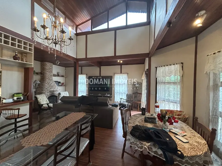 Foto 5 de Casa com 3 quartos à venda, 117m2 em Campos Do Jordao - SP