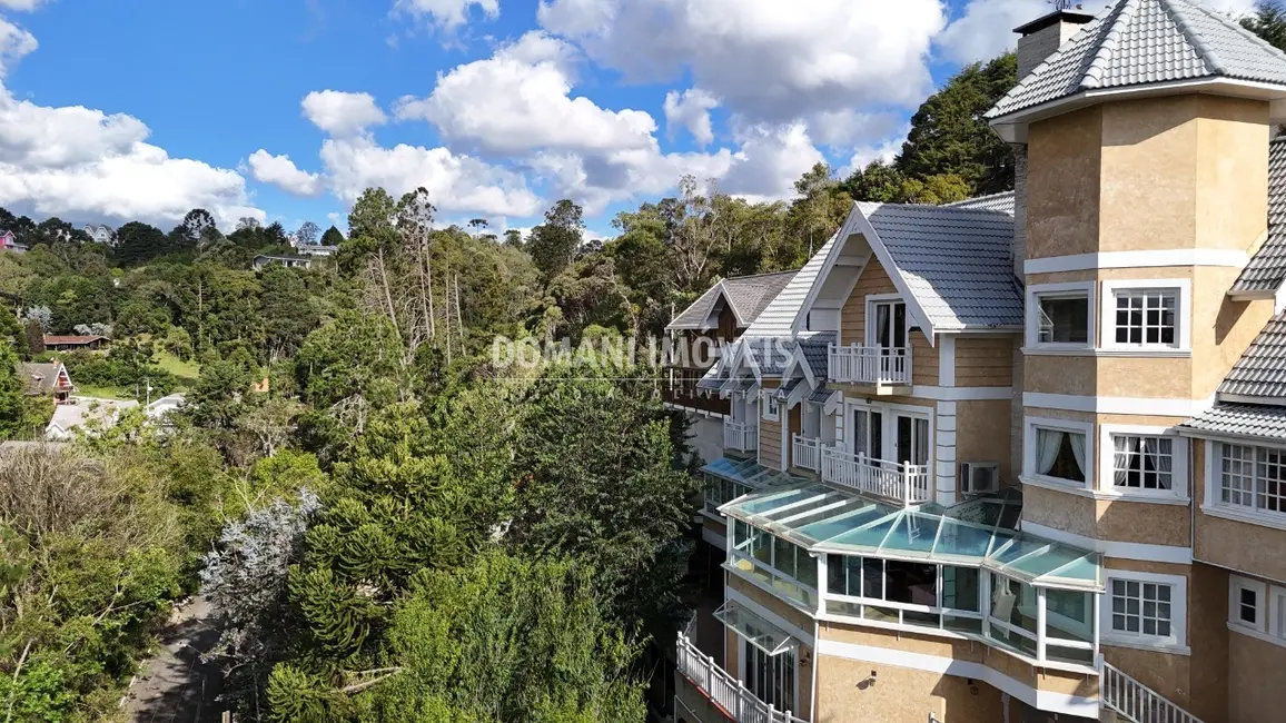 Casa com 5 quartos à venda, 800m2 em Campos Do Jordao - SP - imagem 3 Foto 3 de Casa com 5 quartos à venda, 800m2 em Campos Do Jordao - SP