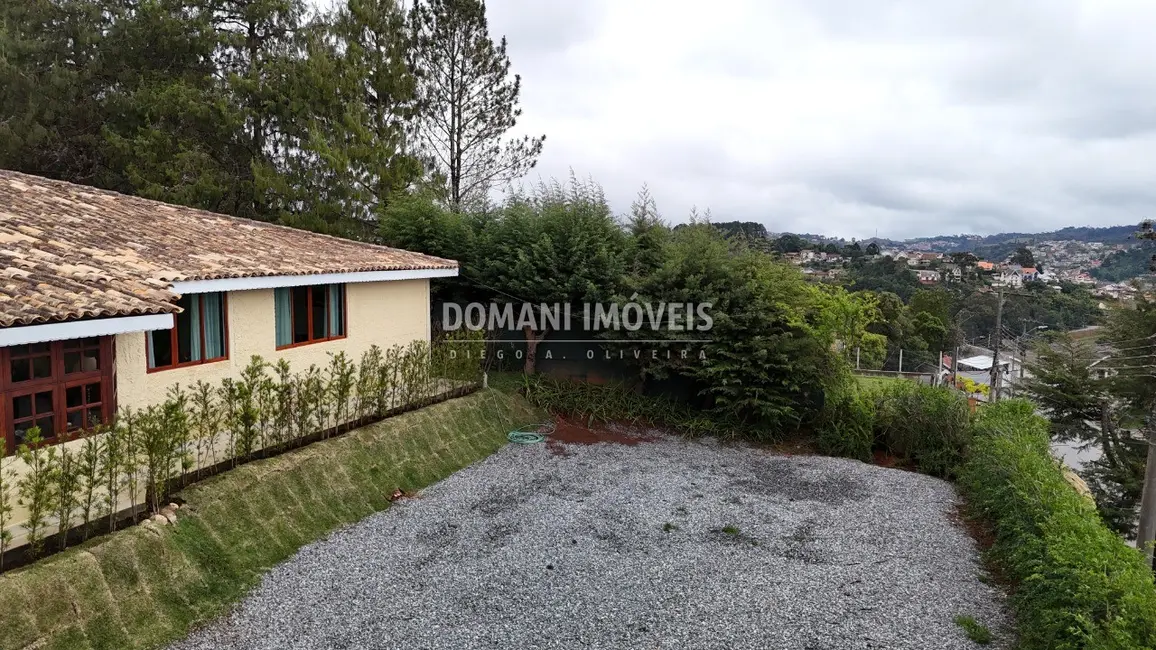 Casa com 4 quartos à venda, 222m2 em Campos Do Jordao - SP - imagem 3 Foto 3 de Casa com 4 quartos à venda, 222m2 em Campos Do Jordao - SP