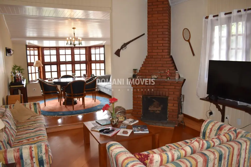 Casa com 4 quartos à venda, 222m2 em Campos Do Jordao - SP - imagem 9 Foto 9 de Casa com 4 quartos à venda, 222m2 em Campos Do Jordao - SP