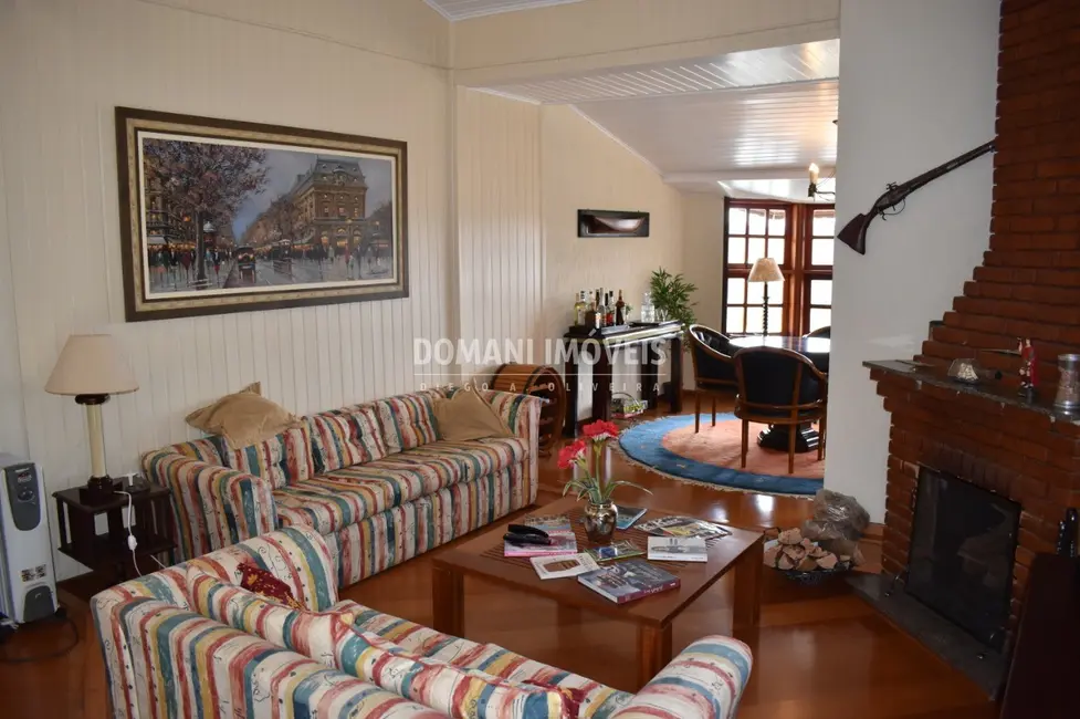 Casa com 4 quartos à venda, 222m2 em Campos Do Jordao - SP - imagem 8 Foto 8 de Casa com 4 quartos à venda, 222m2 em Campos Do Jordao - SP