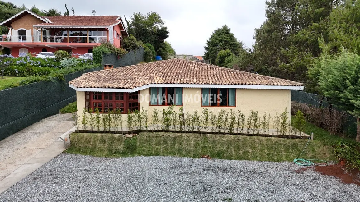 Casa com 4 quartos à venda, 222m2 em Campos Do Jordao - SP - imagem 2 Foto 2 de Casa com 4 quartos à venda, 222m2 em Campos Do Jordao - SP