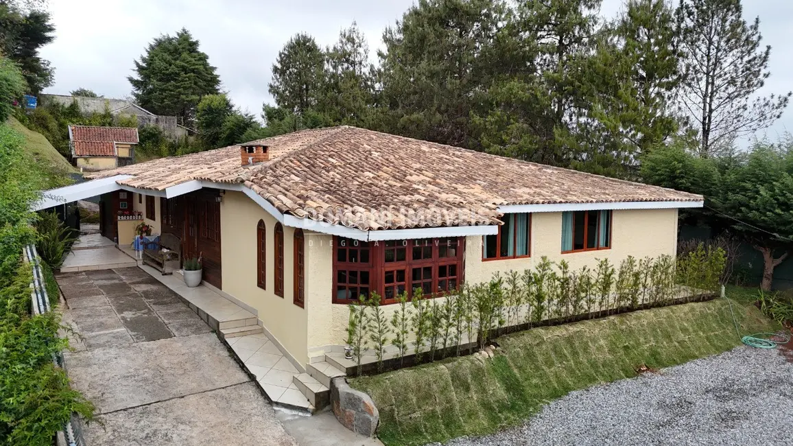 Casa com 4 quartos à venda, 222m2 em Campos Do Jordao - SP - imagem 1 Foto 1 de Casa com 4 quartos à venda, 222m2 em Campos Do Jordao - SP