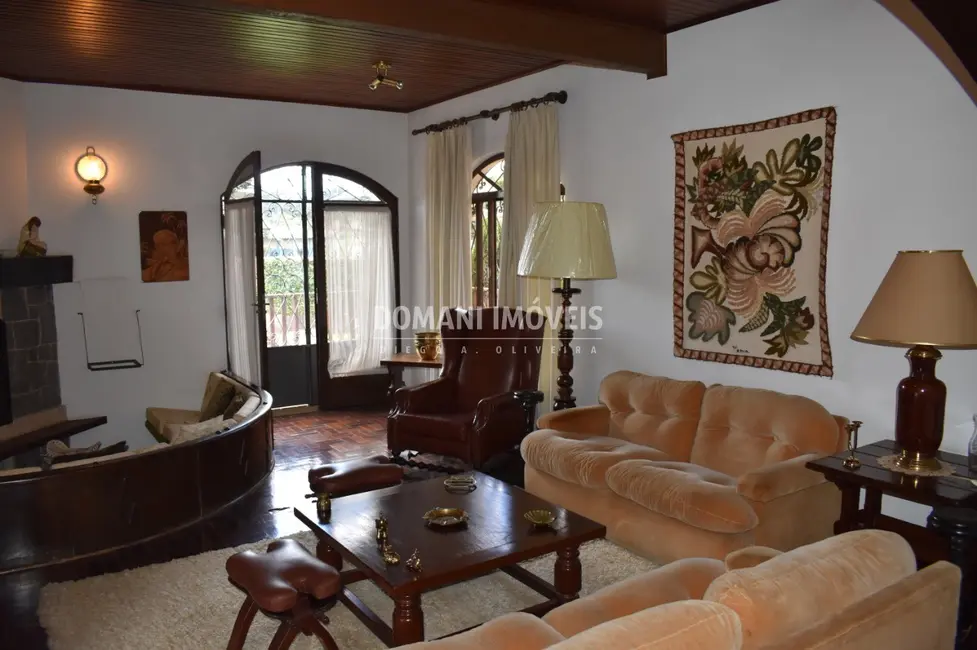 Foto 6 de Casa com 3 quartos à venda, 280m2 em Campos Do Jordao - SP