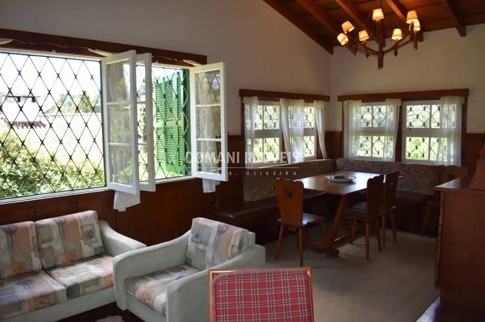 Foto 8 de Casa com 4 quartos à venda, 165m2 em Campos Do Jordao - SP