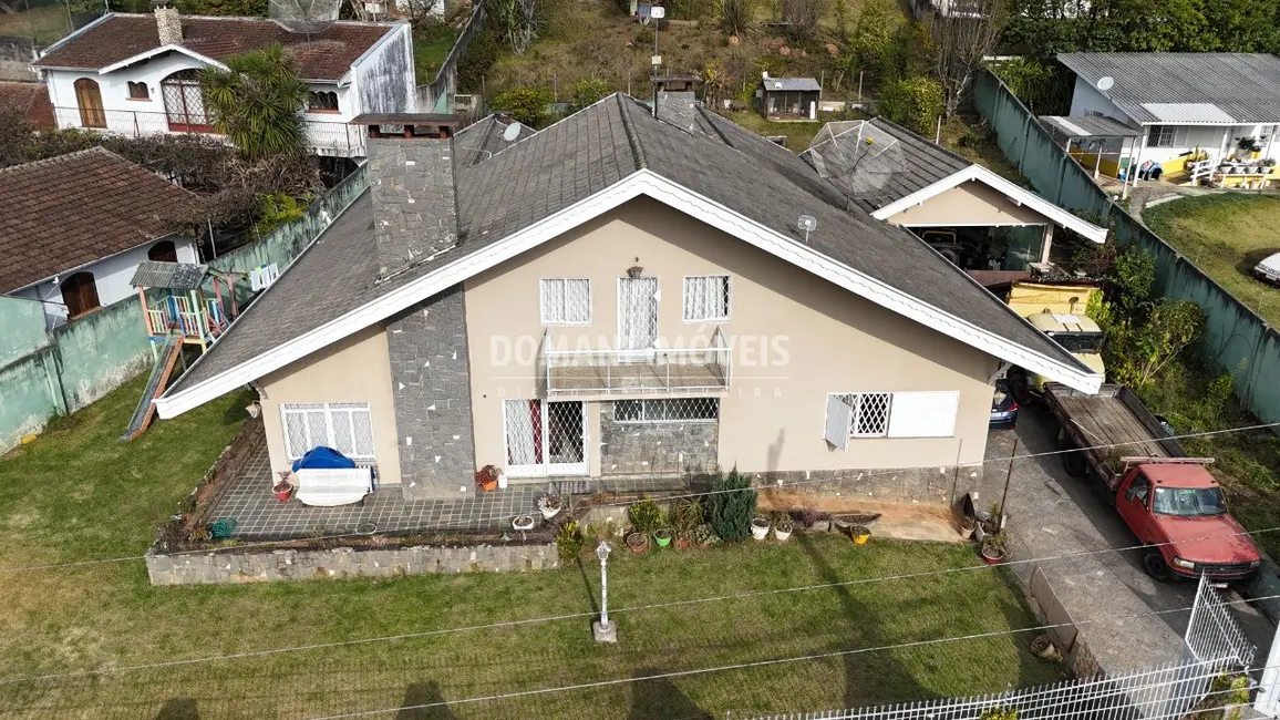 Foto 2 de Casa com 3 quartos à venda, 520m2 em Campos Do Jordao - SP