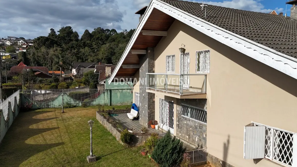 Foto 4 de Casa com 3 quartos à venda, 520m2 em Campos Do Jordao - SP