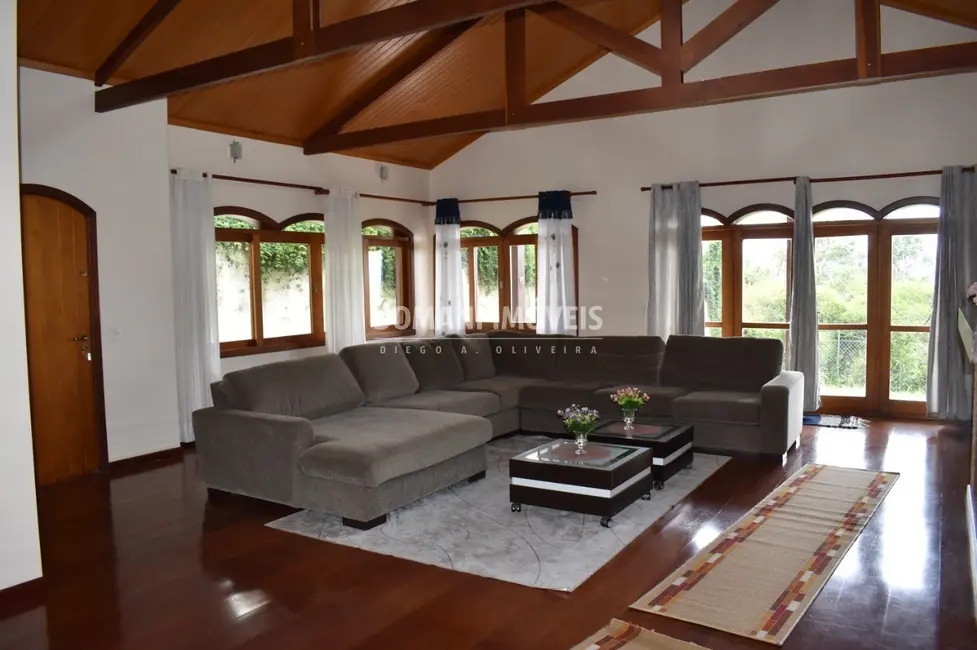 Casa com 4 quartos à venda, 314m2 em Campos Do Jordao - SP - imagem 8 Foto 8 de Casa com 4 quartos à venda, 314m2 em Campos Do Jordao - SP