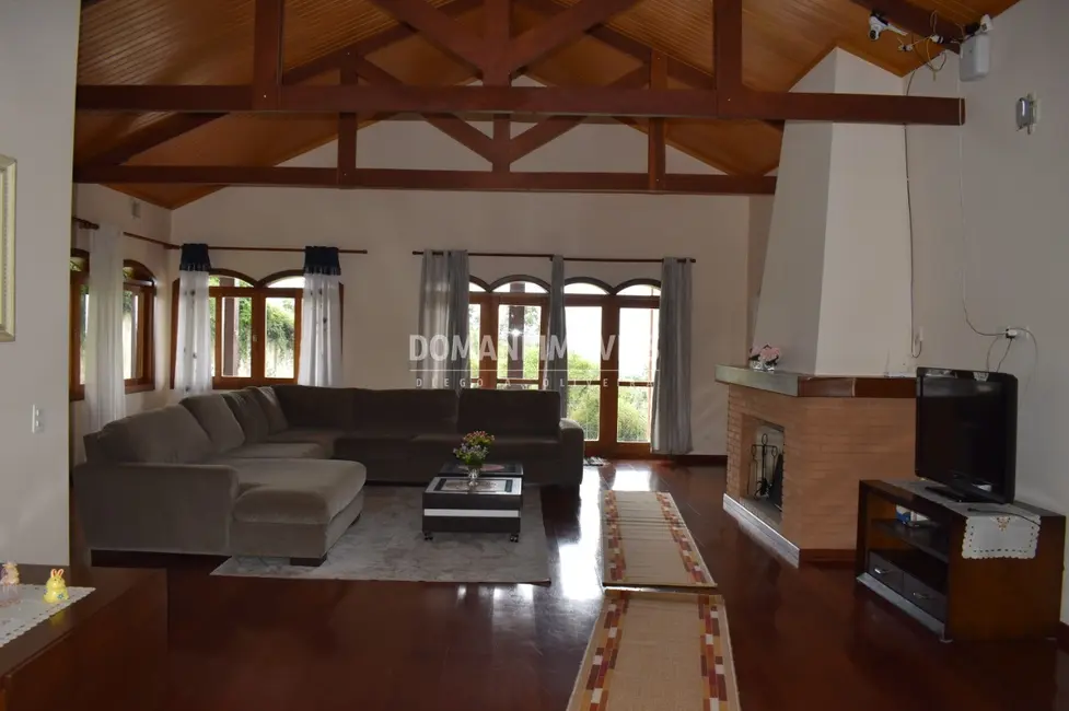 Casa com 4 quartos à venda, 314m2 em Campos Do Jordao - SP - imagem 9 Foto 9 de Casa com 4 quartos à venda, 314m2 em Campos Do Jordao - SP