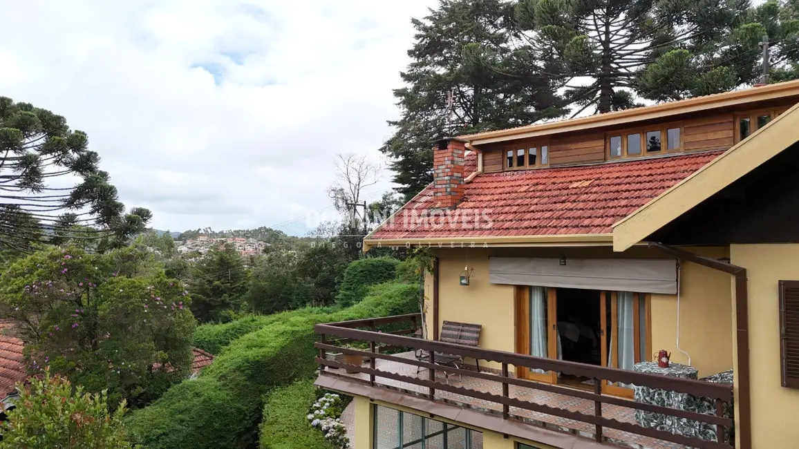 Foto 2 de Casa de Condomínio com 4 quartos à venda, 121m2 em Campos Do Jordao - SP