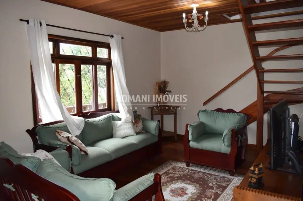 Foto 8 de Casa de Condomínio com 4 quartos à venda, 121m2 em Campos Do Jordao - SP