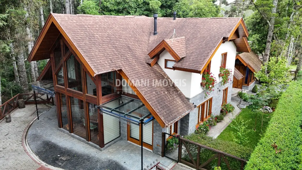 Casa de Condomínio com 3 quartos à venda, 264m2 em Campos Do Jordao - SP - imagem 2 Foto 2 de Casa de Condomínio com 3 quartos à venda, 264m2 em Campos Do Jordao - SP