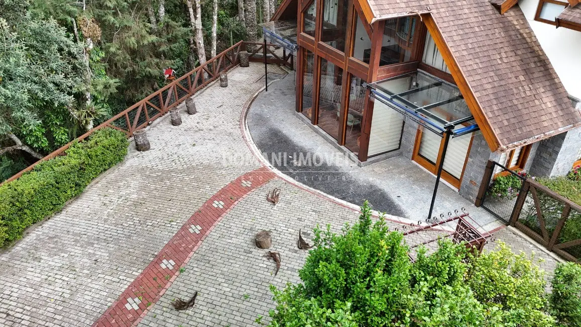 Casa de Condomínio com 3 quartos à venda, 264m2 em Campos Do Jordao - SP - imagem 4 Foto 4 de Casa de Condomínio com 3 quartos à venda, 264m2 em Campos Do Jordao - SP