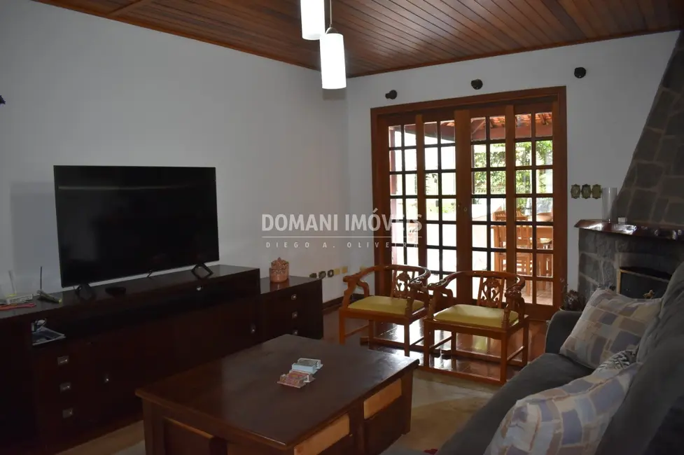 Foto 9 de Casa de Condomínio com 4 quartos à venda, 167m2 em Campos Do Jordao - SP