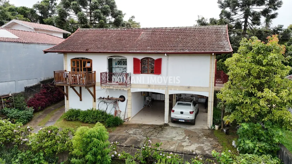 Casa com 4 quartos à venda, 248m2 em Campos Do Jordao - SP - imagem 4 Foto 4 de Casa com 4 quartos à venda, 248m2 em Campos Do Jordao - SP