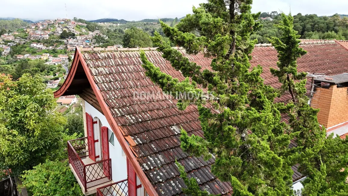 Casa com 4 quartos à venda, 248m2 em Campos Do Jordao - SP - imagem 5 Foto 5 de Casa com 4 quartos à venda, 248m2 em Campos Do Jordao - SP