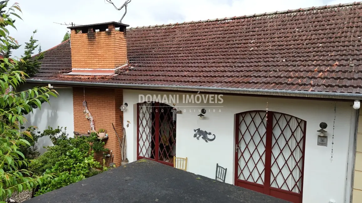 Casa com 4 quartos à venda, 248m2 em Campos Do Jordao - SP - imagem 3 Foto 3 de Casa com 4 quartos à venda, 248m2 em Campos Do Jordao - SP