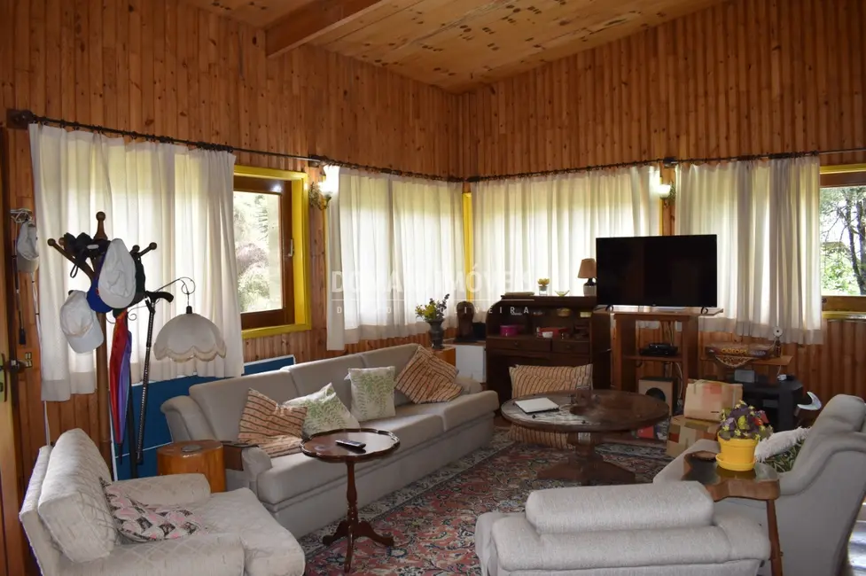 Foto 8 de Casa com 4 quartos à venda, 190m2 em Campos Do Jordao - SP