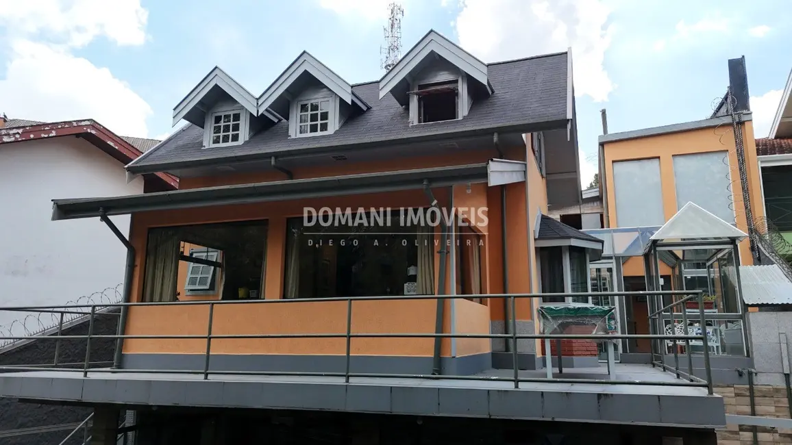 Foto 2 de Casa com 2 quartos à venda, 215m2 em Campos Do Jordao - SP