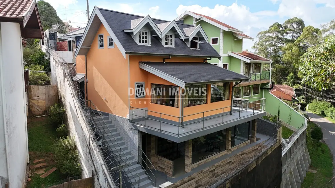 Foto 8 de Casa com 2 quartos à venda, 215m2 em Campos Do Jordao - SP