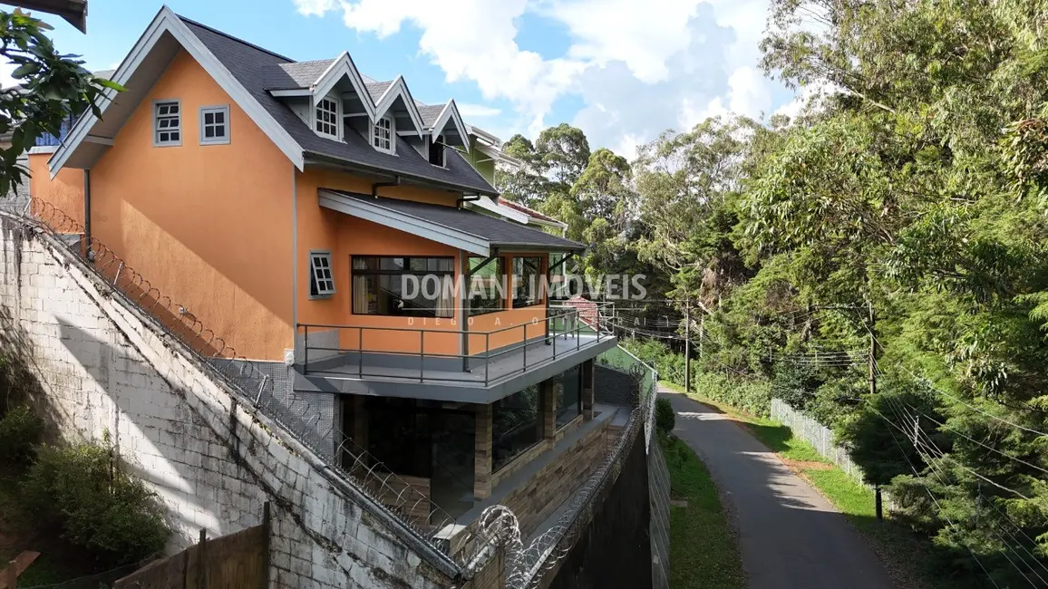 Foto 3 de Casa com 2 quartos à venda, 215m2 em Campos Do Jordao - SP