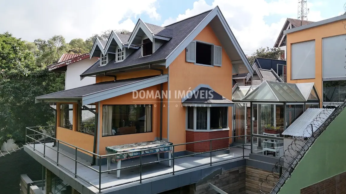 Foto 1 de Casa com 2 quartos à venda, 215m2 em Campos Do Jordao - SP