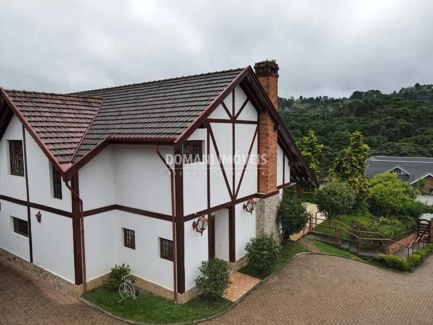 Casa com 5 quartos à venda, 682m2 em Campos Do Jordao - SP - imagem 2 Foto 2 de Casa com 5 quartos à venda, 682m2 em Campos Do Jordao - SP