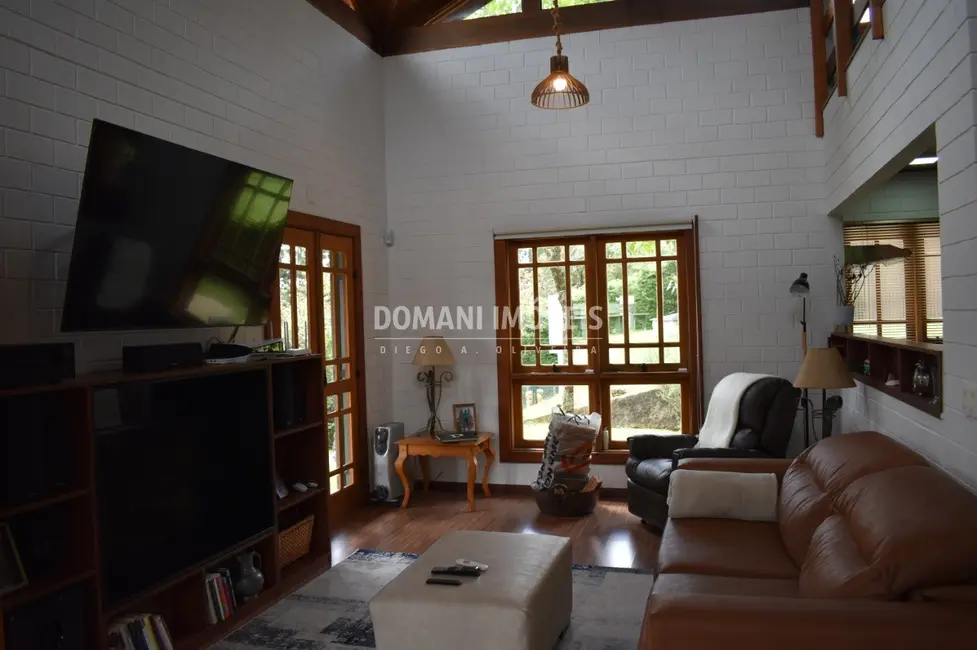 Foto 9 de Casa de Condomínio com 2 quartos à venda, 154m2 em Campos Do Jordao - SP