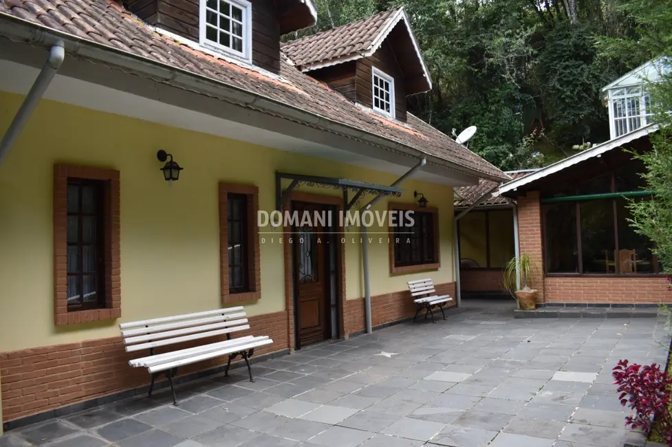 Casa de Condomínio com 3 quartos à venda, 224m2 em Campos Do Jordao - SP - imagem 4 Foto 4 de Casa de Condomínio com 3 quartos à venda, 224m2 em Campos Do Jordao - SP