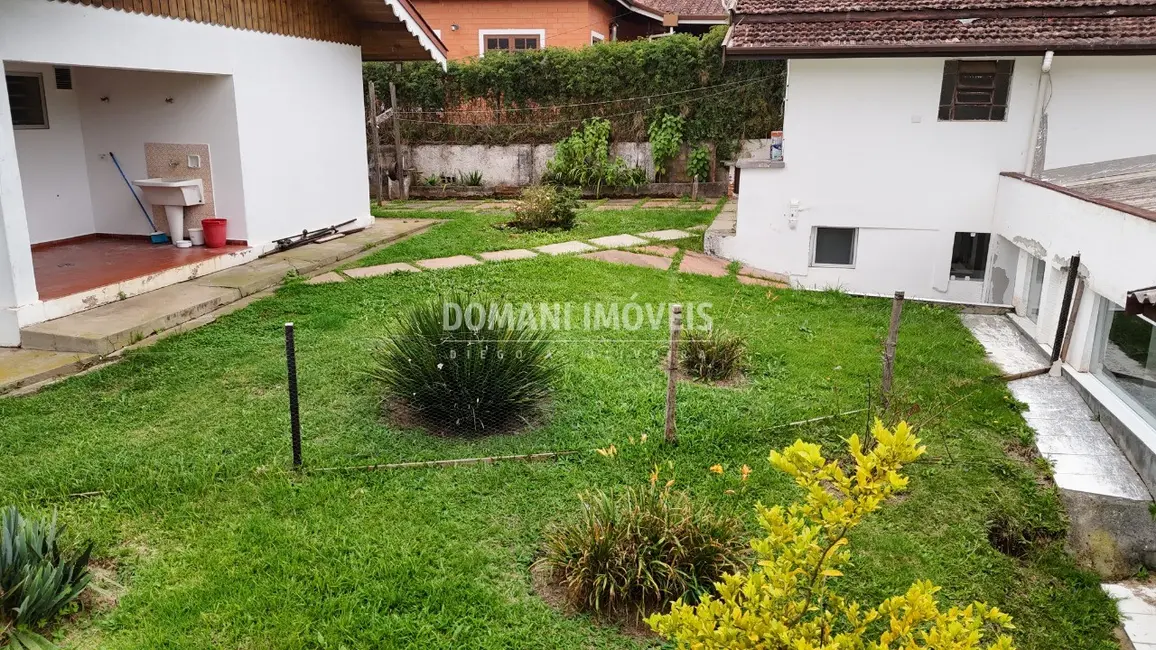 Foto 3 de Casa com 3 quartos à venda e para alugar, 235m2 em Campos Do Jordao - SP