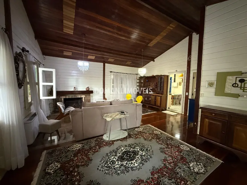 Foto 8 de Casa com 3 quartos à venda, 242m2 em Campos Do Jordao - SP