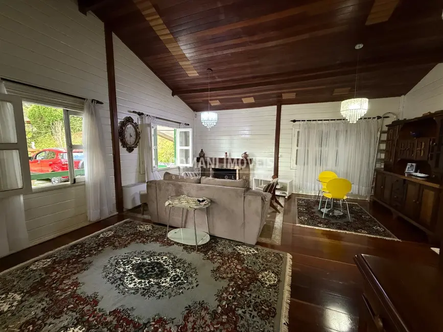 Foto 9 de Casa com 3 quartos à venda, 242m2 em Campos Do Jordao - SP