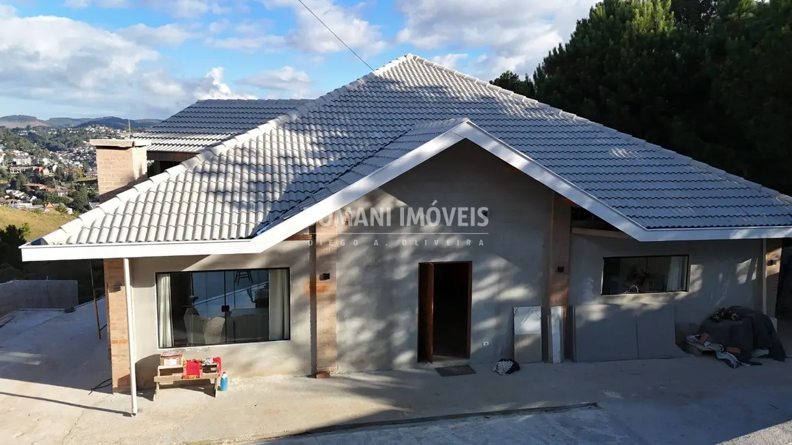 Casa com 3 quartos à venda, 280m2 em Campos Do Jordao - SP - imagem 3 Foto 3 de Casa com 3 quartos à venda, 280m2 em Campos Do Jordao - SP