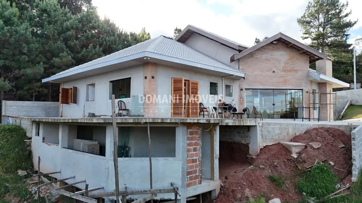 Casa com 3 quartos à venda, 280m2 em Campos Do Jordao - SP - imagem 2 Foto 2 de Casa com 3 quartos à venda, 280m2 em Campos Do Jordao - SP