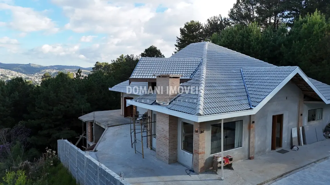 Casa com 3 quartos à venda, 280m2 em Campos Do Jordao - SP - imagem 1 Foto 1 de Casa com 3 quartos à venda, 280m2 em Campos Do Jordao - SP