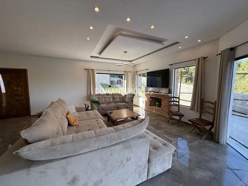 Casa com 3 quartos à venda, 280m2 em Campos Do Jordao - SP - imagem 9 Foto 9 de Casa com 3 quartos à venda, 280m2 em Campos Do Jordao - SP