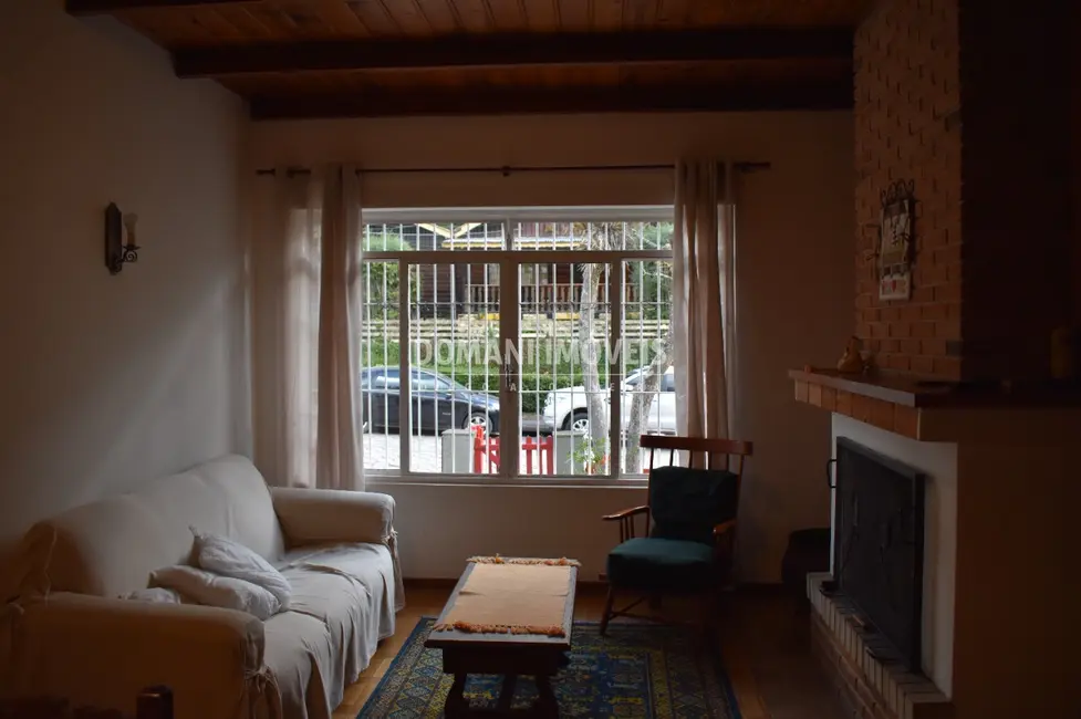 Foto 9 de Casa com 3 quartos à venda, 212m2 em Campos Do Jordao - SP