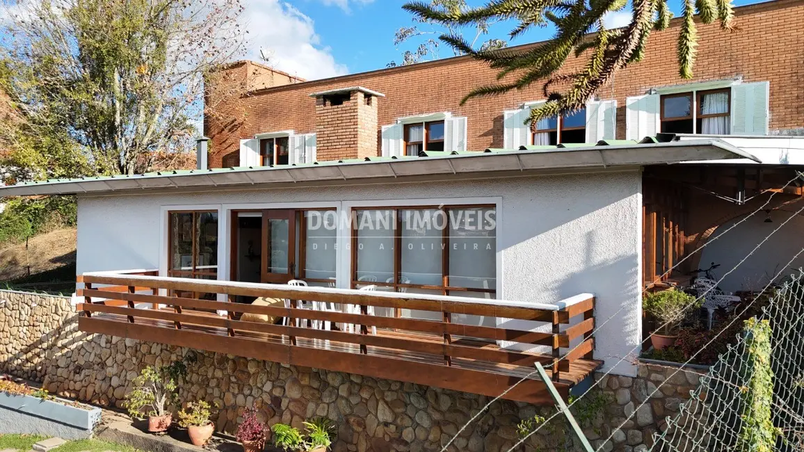 Foto 2 de Casa com 5 quartos à venda, 305m2 em Campos Do Jordao - SP