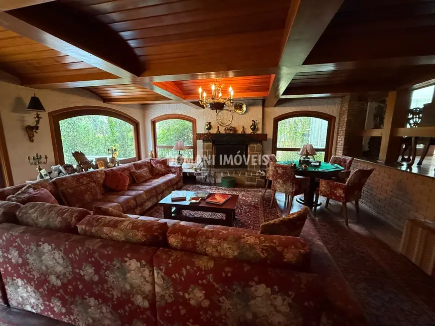 Foto 9 de Casa com 5 quartos à venda, 405m2 em Campos Do Jordao - SP