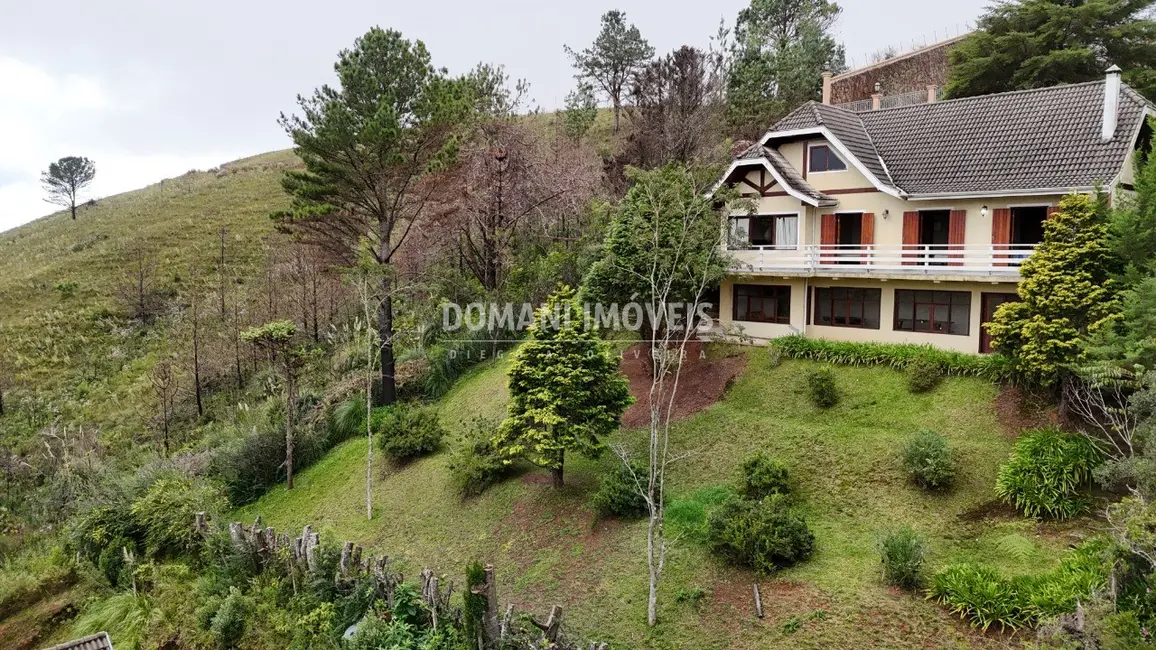 Casa com 4 quartos à venda, 295m2 em Campos Do Jordao - SP - imagem 2 Foto 2 de Casa com 4 quartos à venda, 295m2 em Campos Do Jordao - SP
