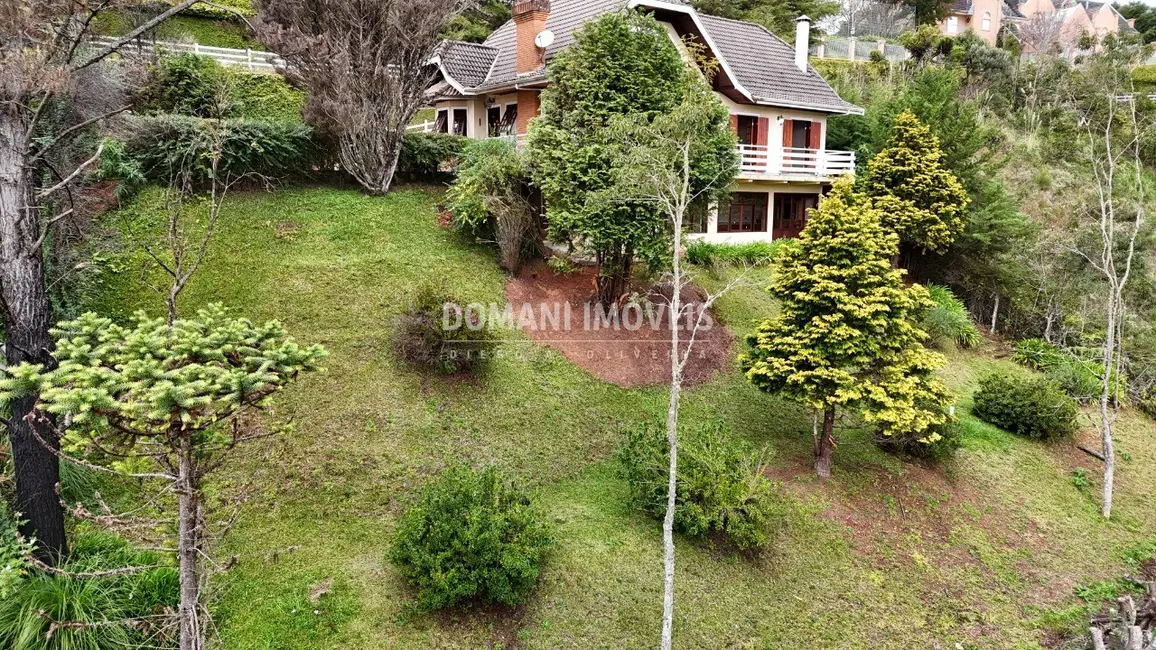 Casa com 4 quartos à venda, 295m2 em Campos Do Jordao - SP - imagem 4 Foto 4 de Casa com 4 quartos à venda, 295m2 em Campos Do Jordao - SP