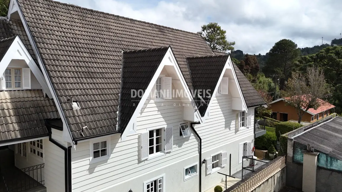 Foto 3 de Casa com 5 quartos à venda, 416m2 em Campos Do Jordao - SP