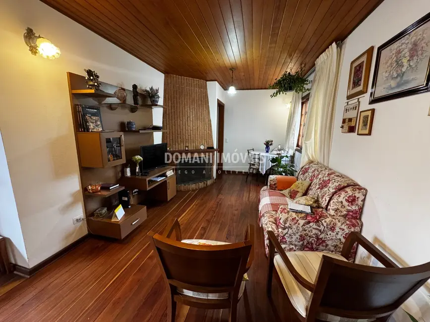 Foto 9 de Casa com 3 quartos à venda, 145m2 em Campos Do Jordao - SP