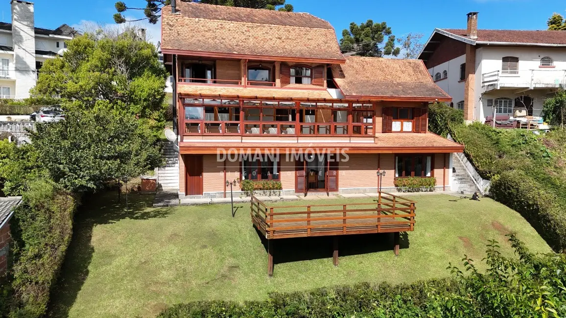 Casa com 4 quartos à venda, 313m2 em Campos Do Jordao - SP - imagem 5 Foto 5 de Casa com 4 quartos à venda, 313m2 em Campos Do Jordao - SP