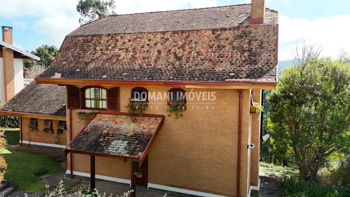 Casa com 4 quartos à venda, 313m2 em Campos Do Jordao - SP - imagem 3 Foto 3 de Casa com 4 quartos à venda, 313m2 em Campos Do Jordao - SP