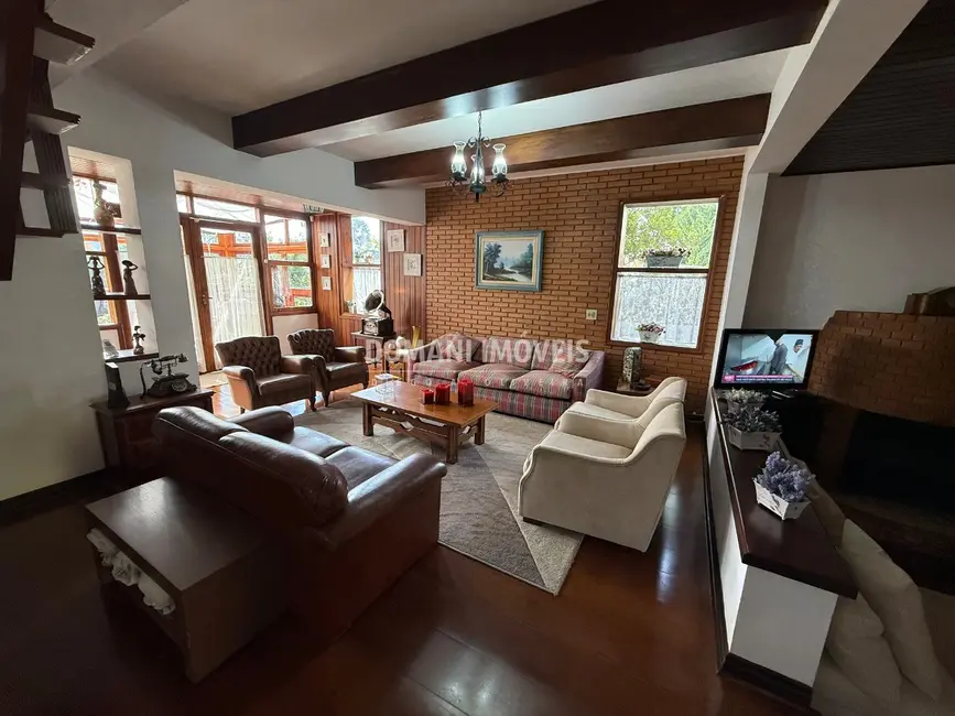 Casa com 4 quartos à venda, 313m2 em Campos Do Jordao - SP - imagem 8 Foto 8 de Casa com 4 quartos à venda, 313m2 em Campos Do Jordao - SP