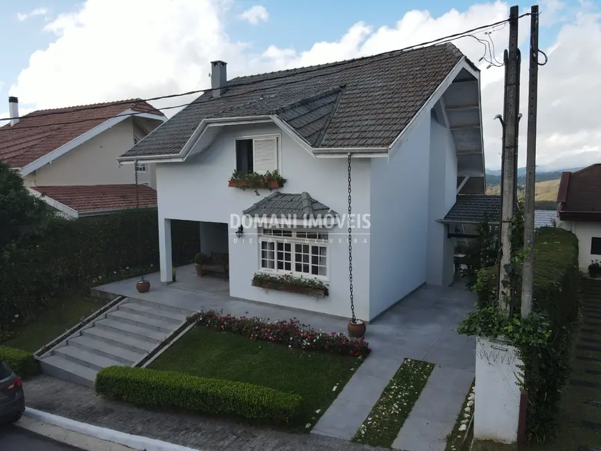 Casa de Condomínio com 3 quartos à venda, 197m2 em Campos Do Jordao - SP - imagem 3 Foto 3 de Casa de Condomínio com 3 quartos à venda, 197m2 em Campos Do Jordao - SP